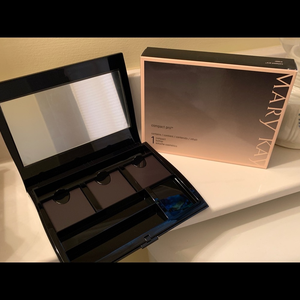 Mary Kay Compact Pro - Picture 2 of 2